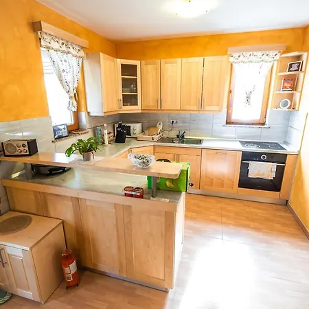 One Bedroom With Terrace And Garden Prázdninový dům