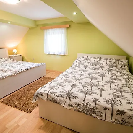 Nyaraló One Bedroom With Terrace And Garden Krška Vas